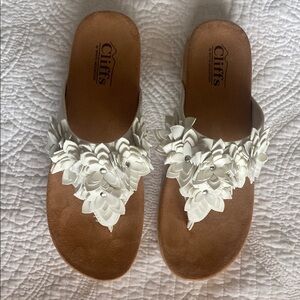 White Mountain Sandals Brown and White Floral Slip-On